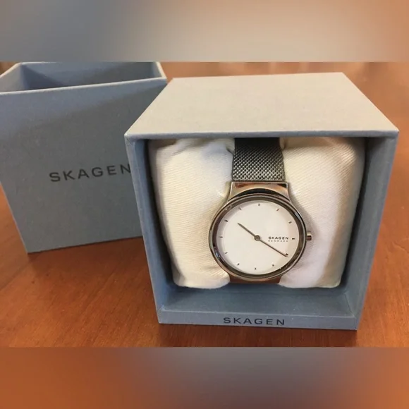 Skagen 562SILW Multifunction Mother of Pearl Dial Watch with White Leather Strap Skagen pearl white - Gem main image 2